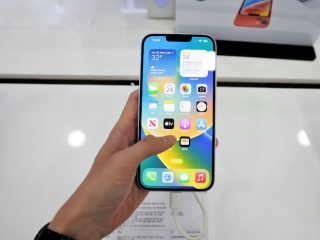 iPhone 14 và iPhone 14 Plus giảm giá sâu sau chục ngày lên kệ tại Việt Nam